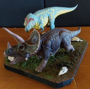 Triceratops v TRex kitbash 1/35 Scale